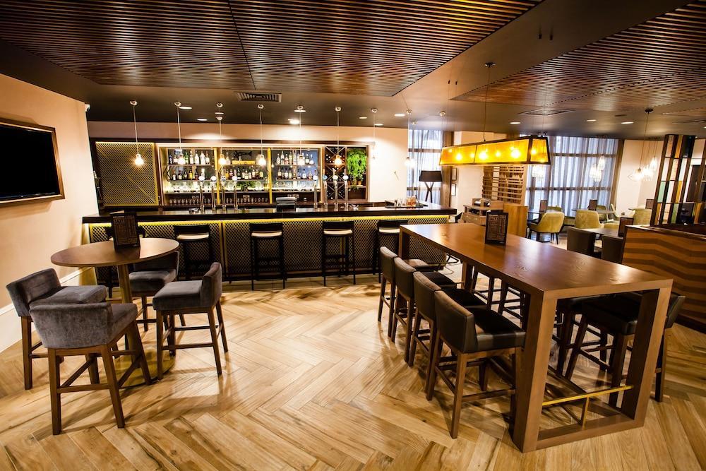 Crowne Plaza Leeds By Ihg Hotel Exterior photo