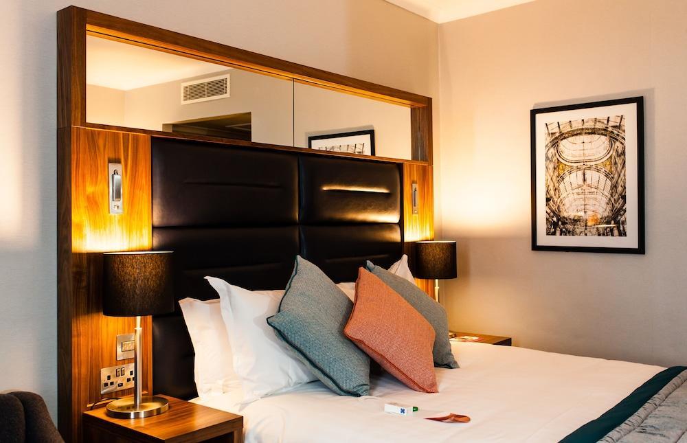 Crowne Plaza Leeds By Ihg Hotel Exterior photo