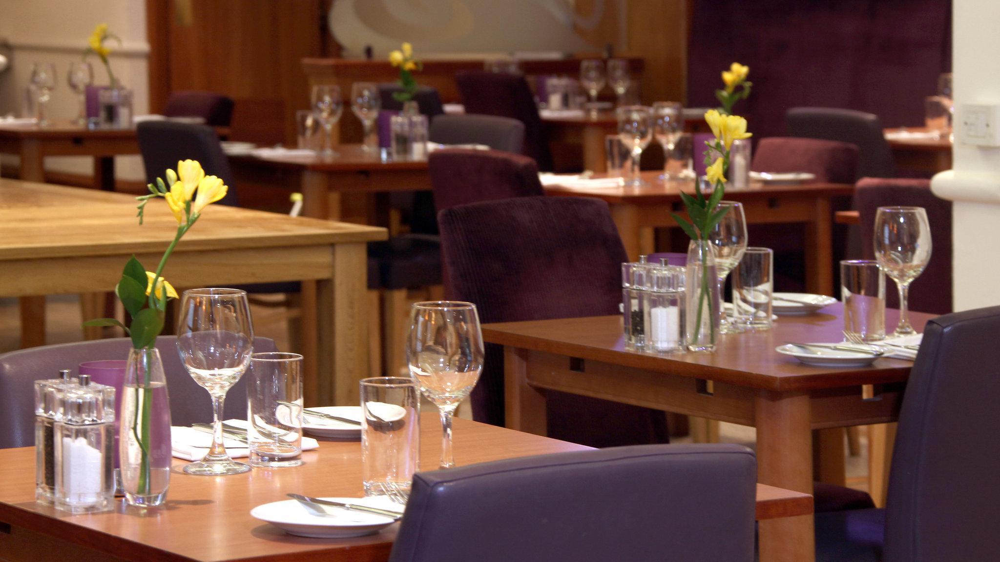 Crowne Plaza Leeds By Ihg Hotel Exterior photo