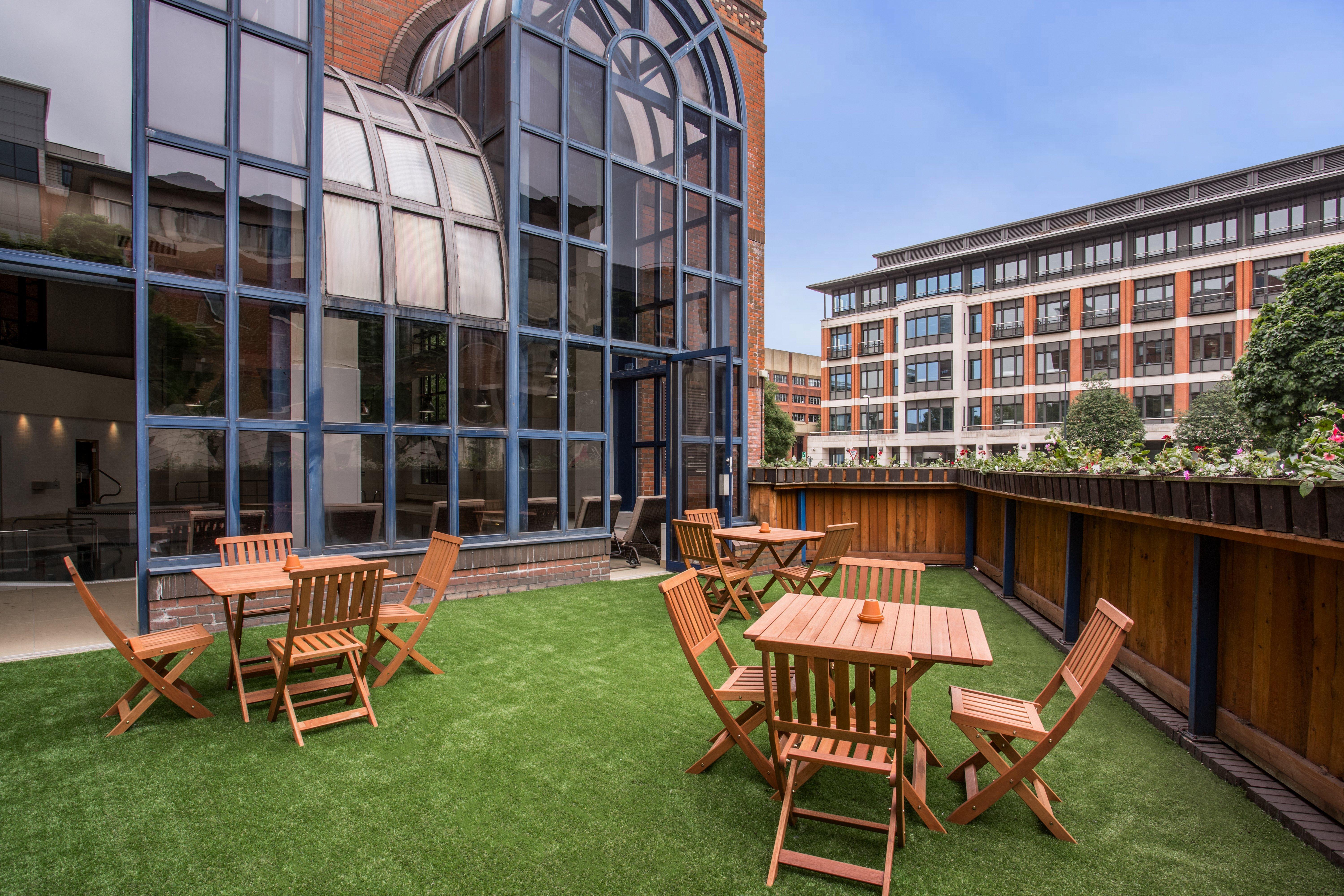 Crowne Plaza Leeds By Ihg Hotel Exterior photo