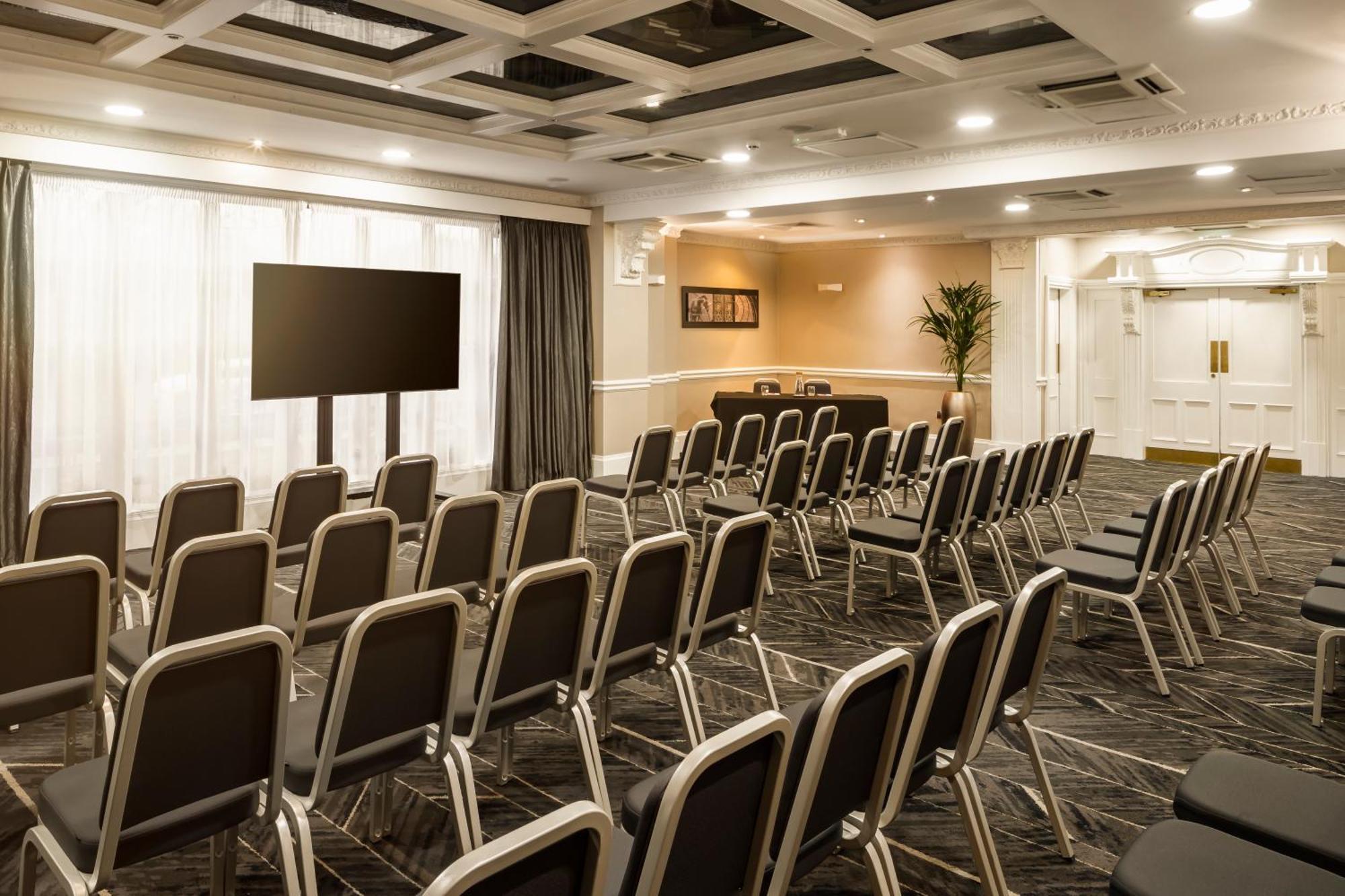 Crowne Plaza Leeds By Ihg Hotel Exterior photo