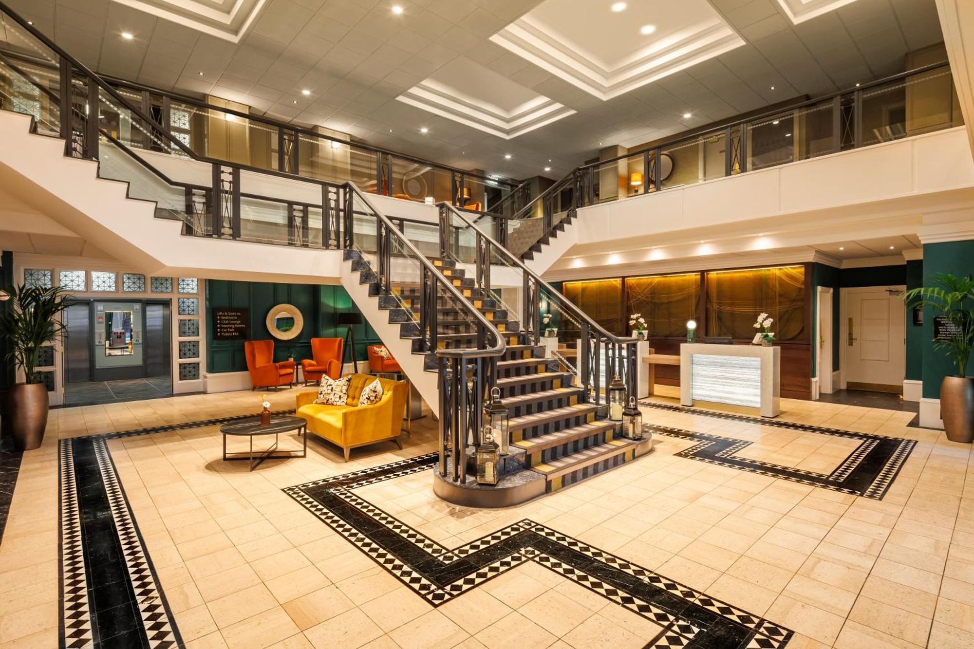 Crowne Plaza Leeds By Ihg Hotel Exterior photo